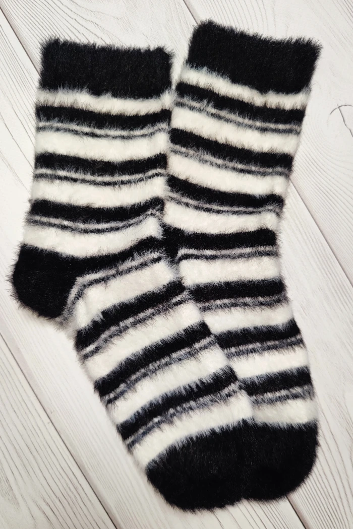 Шкарпетки пухнасті з вовною норки InSecret C506